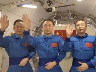 90后航天员武飞，笑对星辰，滑梯出舱的航天梦想