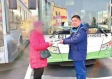 温情一刻，司机报警归还乘客误付巨款