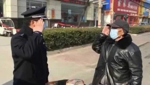 患癌老民警在派出所外深情敬礼,警民情深与时代精神的闪耀 患癌老民警在派出所外深情敬礼,警民情深与时代精神的闪耀